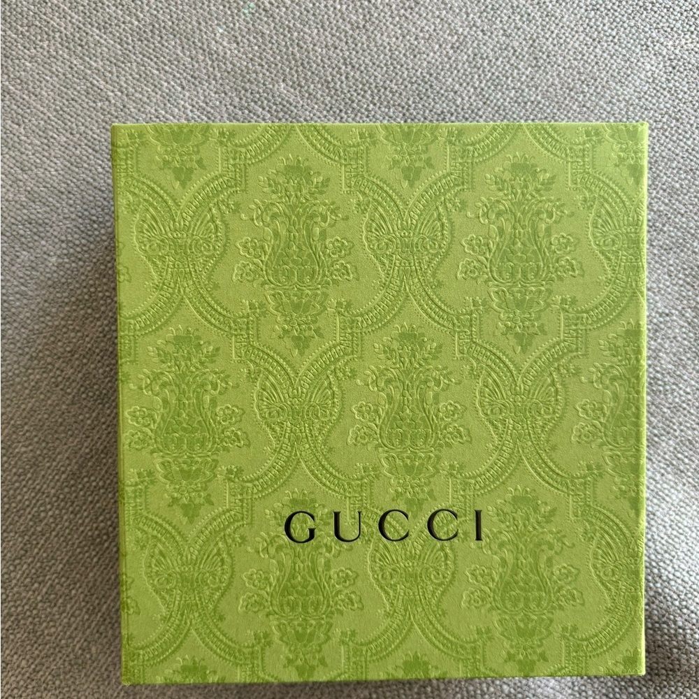 Gucci magnetic closure gift box